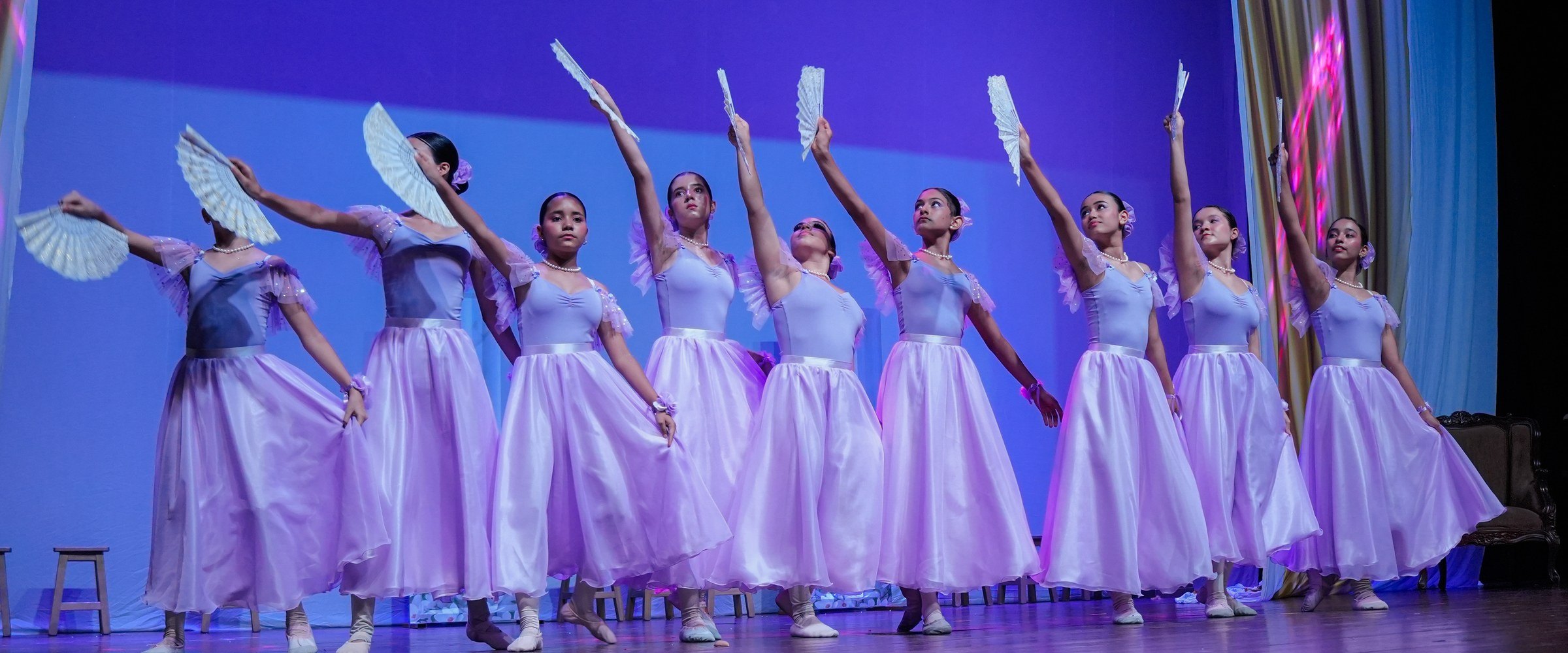 Bailarinas de la Fundación Ballet de Cúcuta en la obra Cenicienta